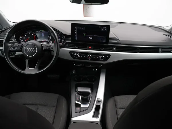 Audi A4 (2022) — foto 13 van 26