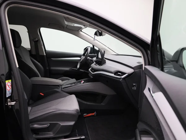 Škoda Enyaq iV (2023) — foto 28 van 43