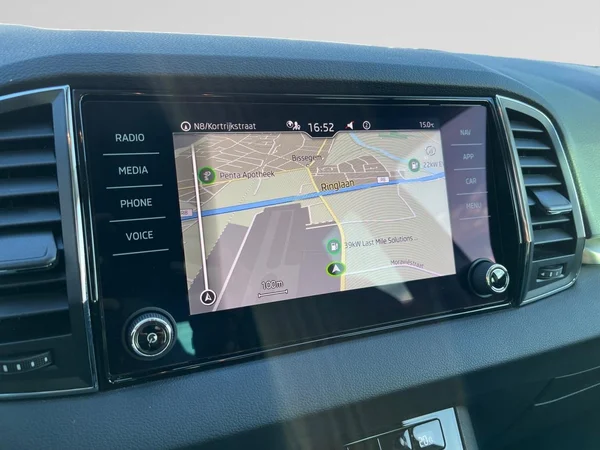 SKODA Karoq (2023) — foto 16 van 16