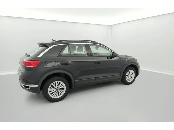 VOLKSWAGEN T-Roc (2021) — foto 2 van 36