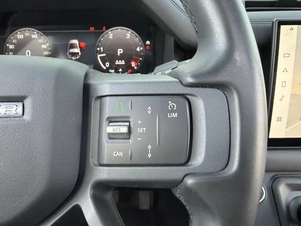 Land Rover Defender (2025) — foto 11 van 29