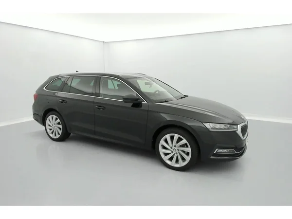 SKODA Octavia Combi PHEV (2022) — foto 33 van 36