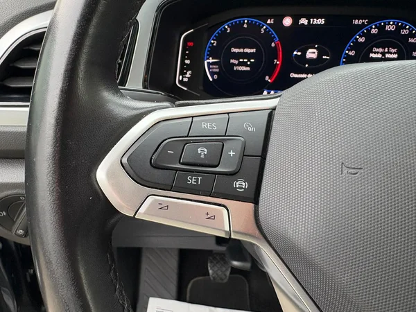 VOLKSWAGEN T-Roc (2023) — foto 2 van 19