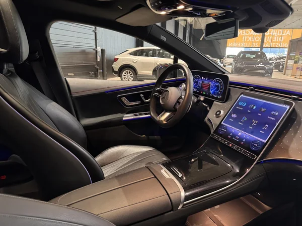 Mercedes-Benz EQE (2024) — foto 18 van 30