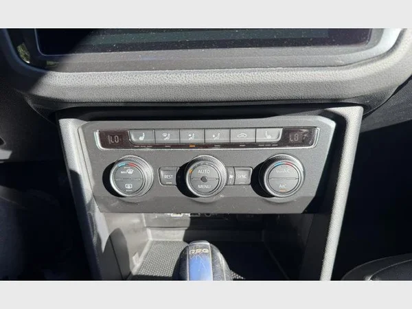 Volkswagen Tiguan (2019) — foto 14 van 24