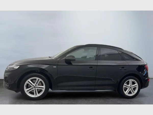 Audi Q5 Sportback (2022) — foto 31 van 36