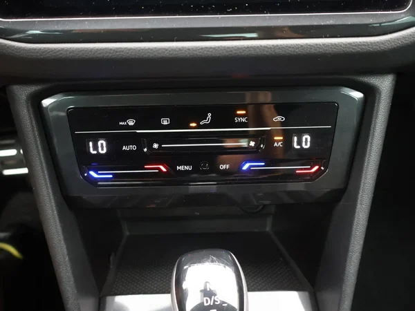 Volkswagen Tiguan (2022) — foto 16 van 27