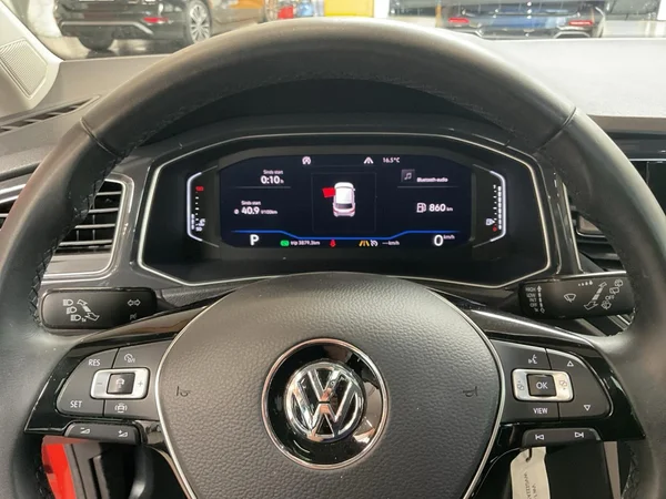 VOLKSWAGEN T-Roc (2019) — foto 6 van 21