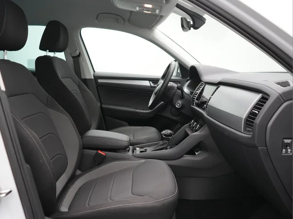 SKODA Kodiaq (2023) — foto 2 van 28