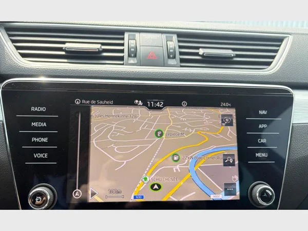 Skoda Superb Combi (2023) — foto 16 van 27