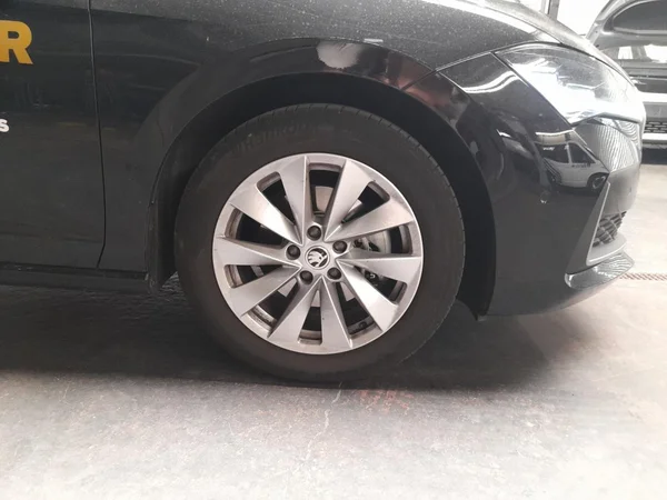 SKODA Superb Combi (2025) — foto 3 van 23