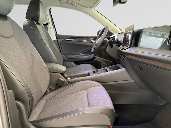 VOLKSWAGEN Tiguan (2026) — foto 4 van 24