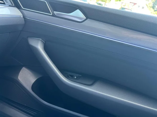 VOLKSWAGEN Passat Variant (2024) — foto 9 van 24