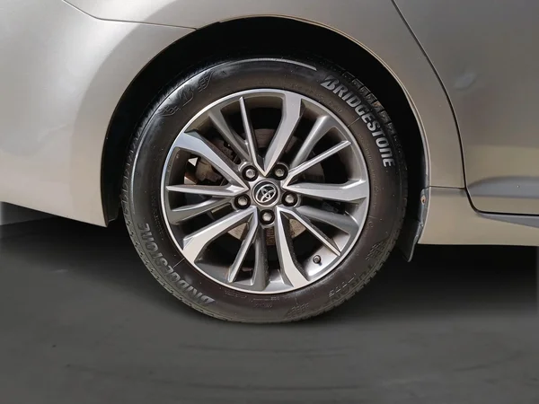 Toyota Avensis (2015) — foto 13 van 16