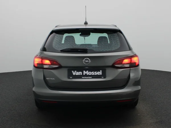Opel Astra (2021) — foto 25 van 29