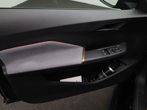 CUPRA Born (2025) — foto 9 van 17