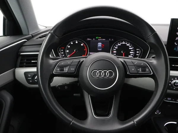 Audi A4 (2022) — foto 3 van 28