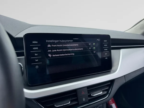 SKODA Kamiq (2023) — foto 6 van 19