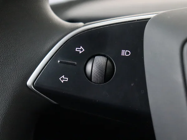 TESLA Model 3 (2024) — foto 15 van 28