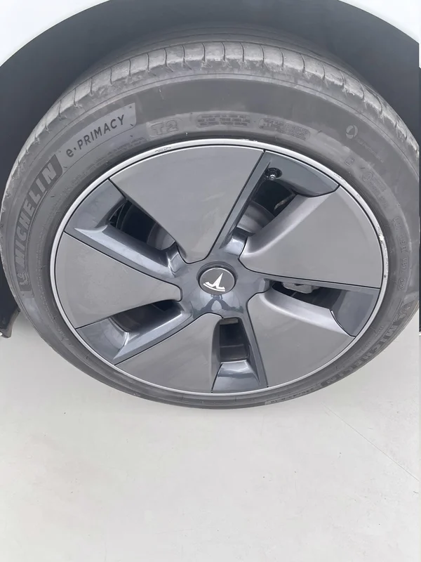 Tesla Model 3 (2023) — foto 27 van 83