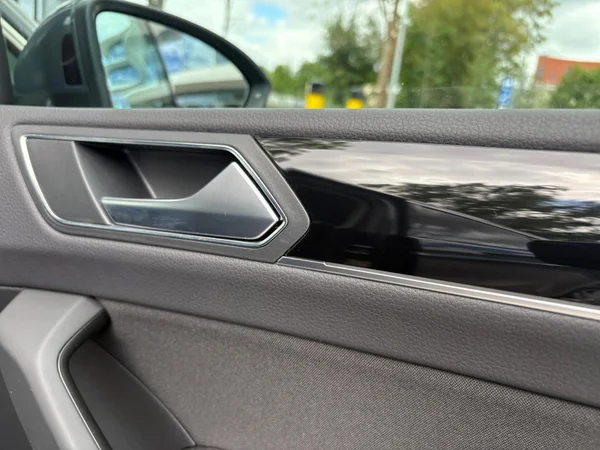 VOLKSWAGEN Touran (2025) — foto 9 van 24