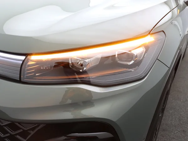 VOLKSWAGEN Tiguan (2025) — foto 4 van 20