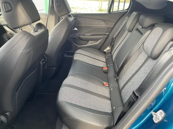 Peugeot 408 (2023) — foto 3 van 19
