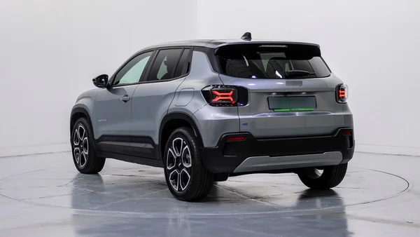 Jeep E-Avenger (2024) — foto 23 van 74