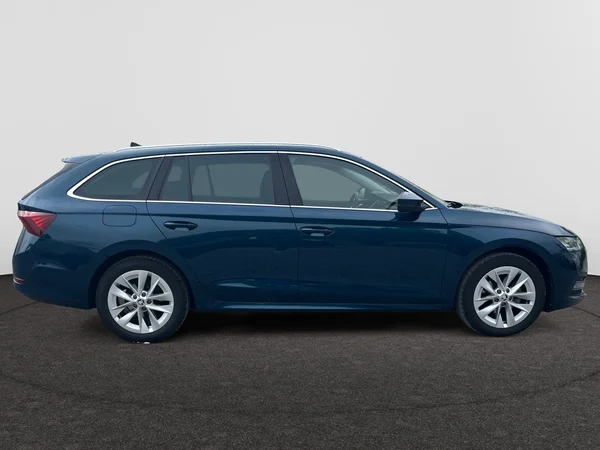 SKODA Octavia Combi (2023) — foto 18 van 18
