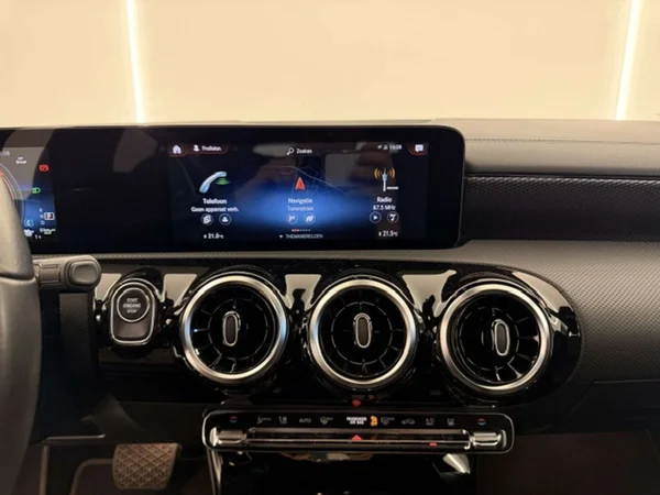 Mercedes-Benz CLA (2023) — foto 8 van 21
