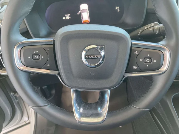 Volvo XC40 (2024) — foto 8 van 19