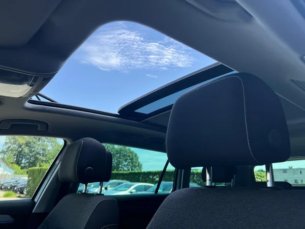 VOLKSWAGEN Passat Variant (2024) — foto 14 van 24