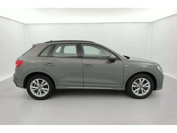 AUDI Q3 (2022) — foto 32 van 36