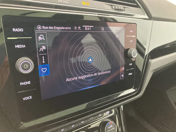 VOLKSWAGEN Touran (2020) — foto 25 van 36