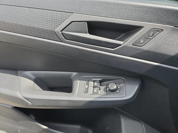 VOLKSWAGEN Caddy Van (2024) — foto 2 van 12