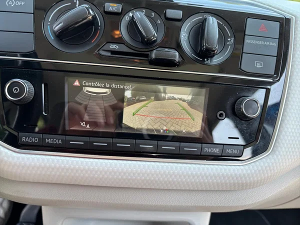 VOLKSWAGEN Up! (2018) — foto 14 van 24