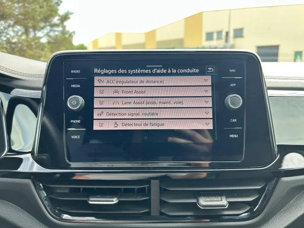 VOLKSWAGEN T-Roc Dsl (2023) — foto 10 van 31