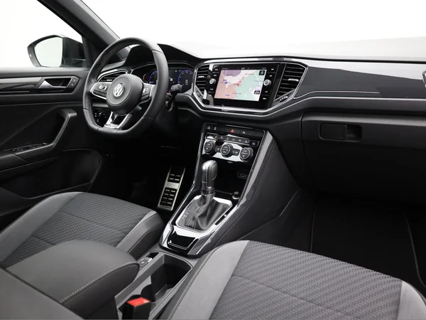 VOLKSWAGEN T-Roc (2019) — foto 18 van 24