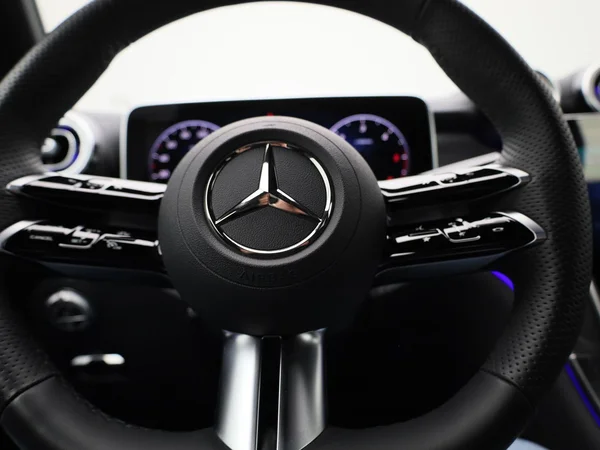 Mercedes-Benz GLC (2025) — foto 26 van 53