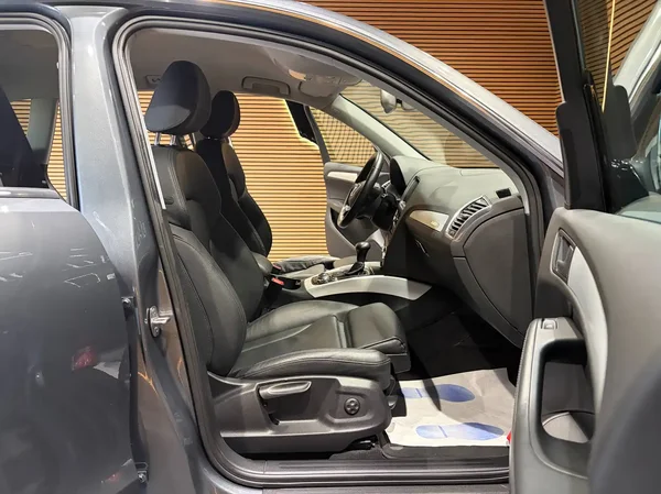 Audi Q5 (2015) — foto 14 van 28