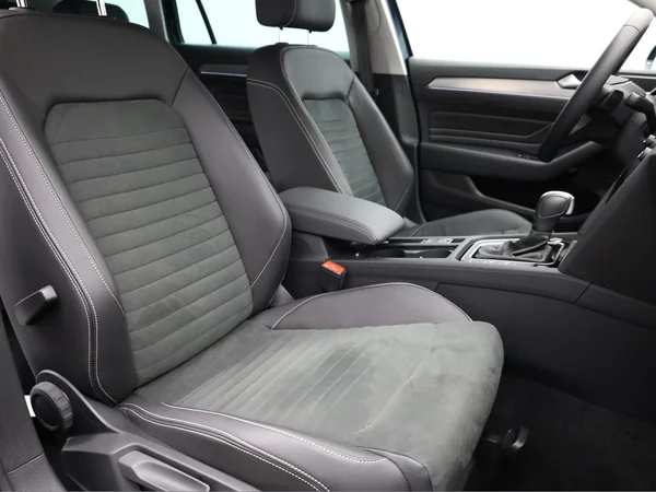 VOLKSWAGEN Passat SW (2021) — foto 16 van 21