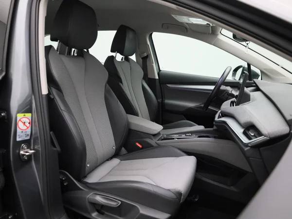 Škoda Enyaq iV (2023) — foto 28 van 37