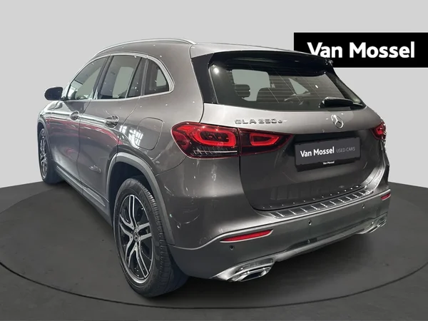 Mercedes-Benz GLA (2022) — foto 17 van 21
