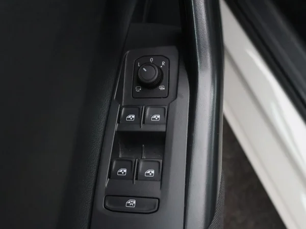 VOLKSWAGEN Polo (2024) — foto 3 van 27