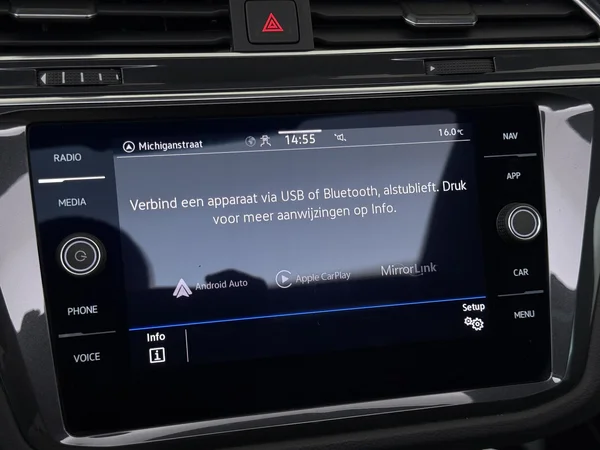 VOLKSWAGEN Tiguan (2023) — foto 13 van 33