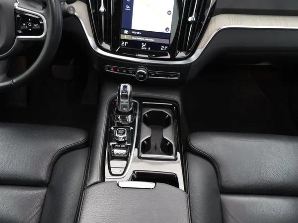 VOLVO V60 (2019) — foto 7 van 27