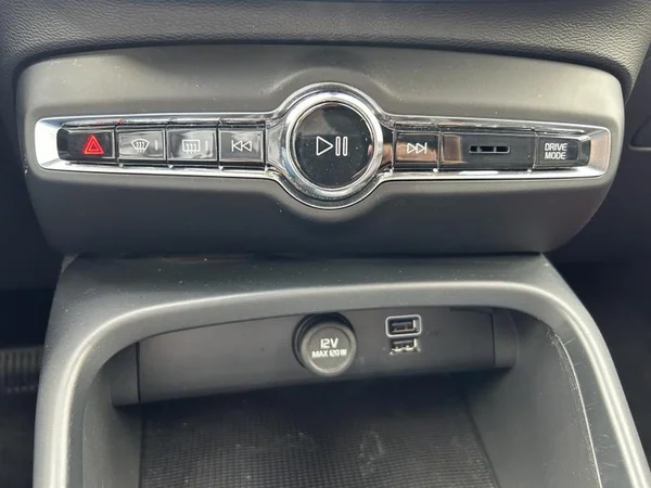 VOLVO XC40 (2022) — foto 24 van 30