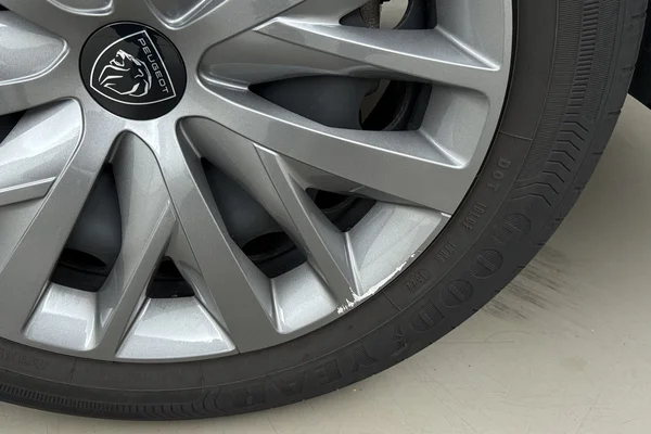 Peugeot 308 SW (2022) — foto 9 van 19
