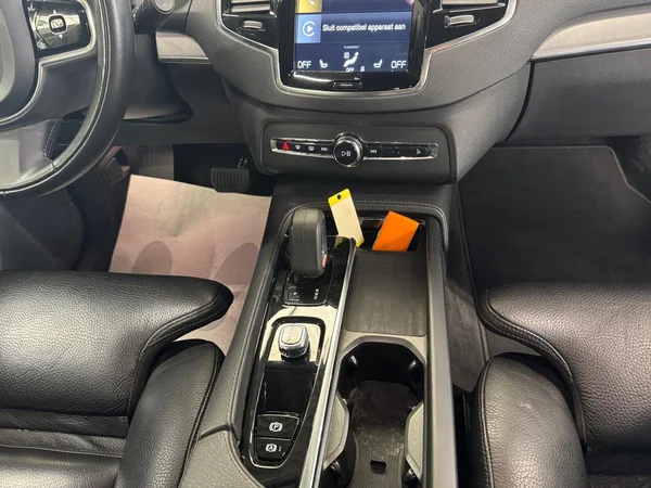 VOLVO XC90 PHEV (2021) — foto 3 van 24