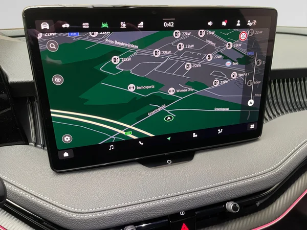 SKODA Superb Combi PHEV (2025) — foto 15 van 16